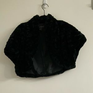 Jessica Howard faux fur shrug